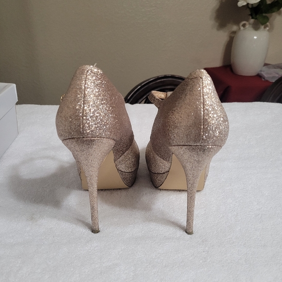 Steve Madden Gold Glittering Heels Size 8 - Picture 3 of 4